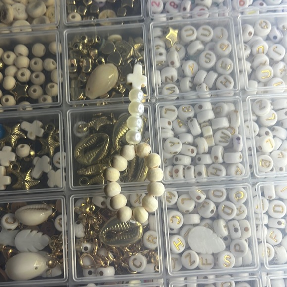 This is a bracelet with a cross and cream colored beads - Picture 1 of 1